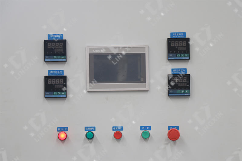 膠條聚氨酯發(fā)泡機