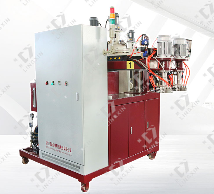 聚氨酯大塊泡發(fā)泡機(jī)